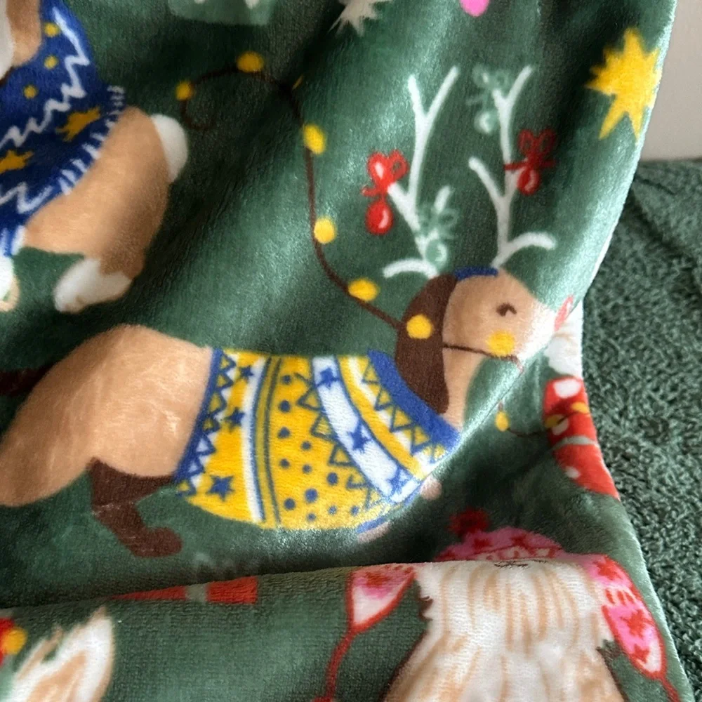 Envogue Holiday Christmas Festive Dog Plush Throw Blanket Oversized NEW!